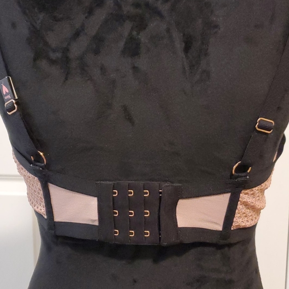 NWT Victoria's Secret Plunge Bra - Picture 3 of 4